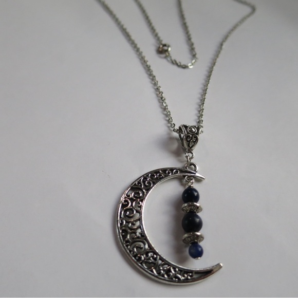 Silver filigree moon pendant with lapis lazuli, 18” chain - Picture 4 of 8